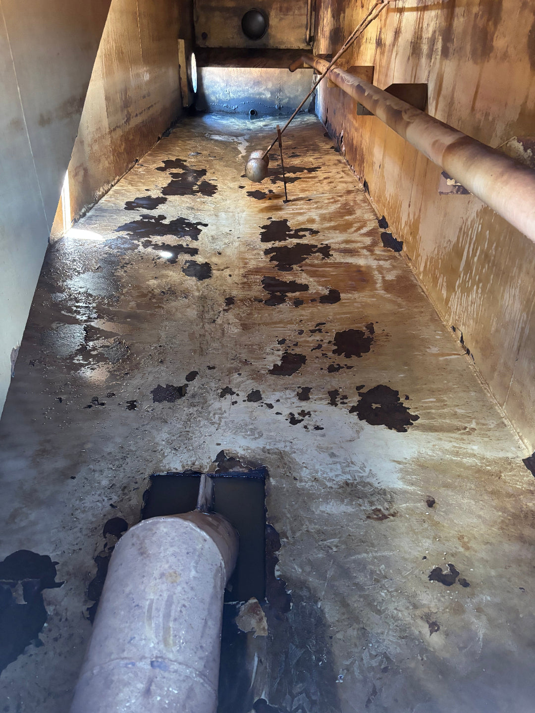 Interior (second pic) of 21,000 gallon ER MFG side stair frac tank #ER829H