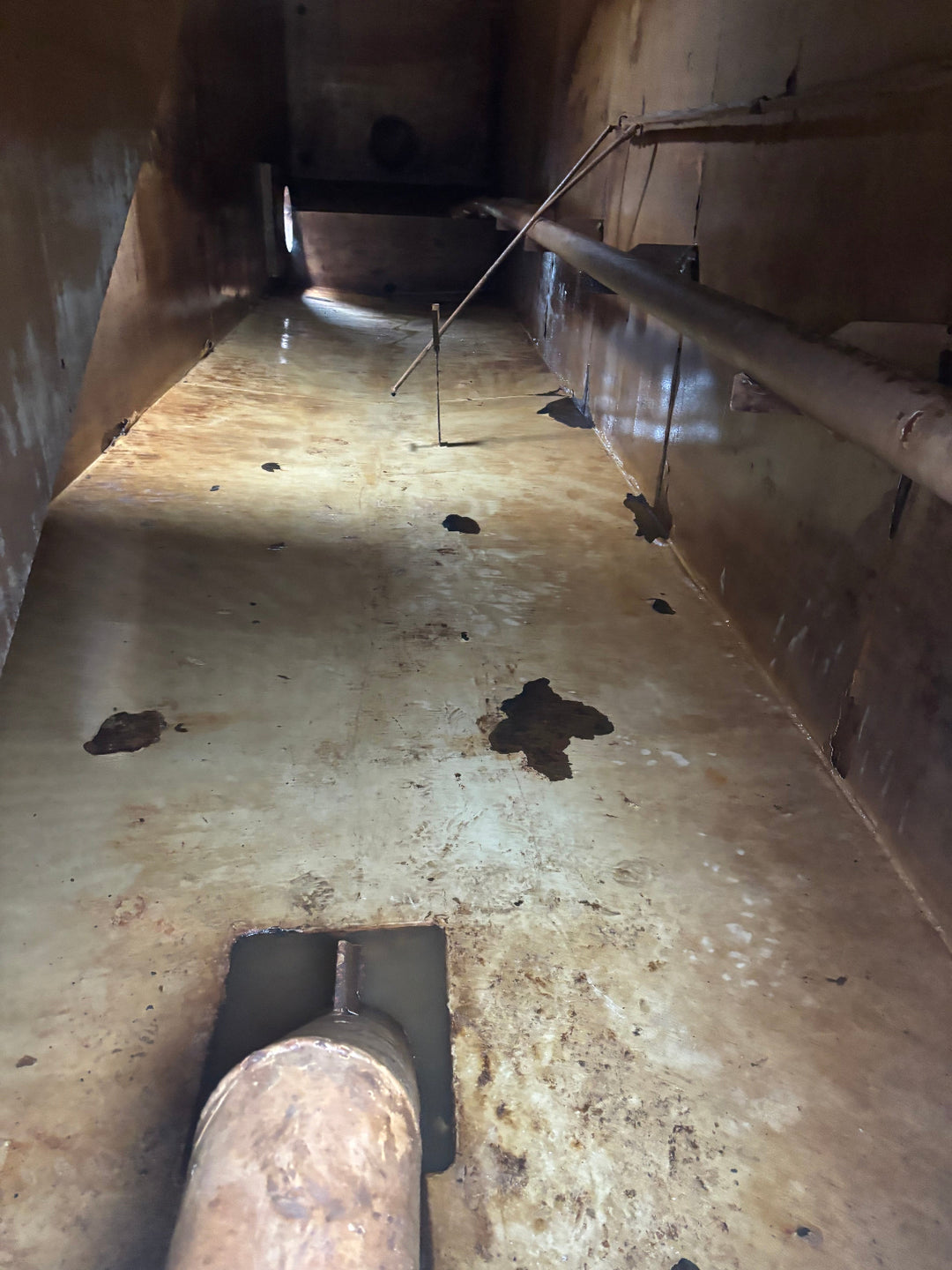Cleaned interior of side stair frac tank #ER088H