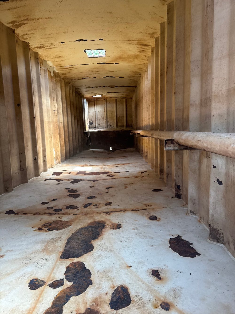 Cleaned interior of Dragon flat roof frac tank #F6064