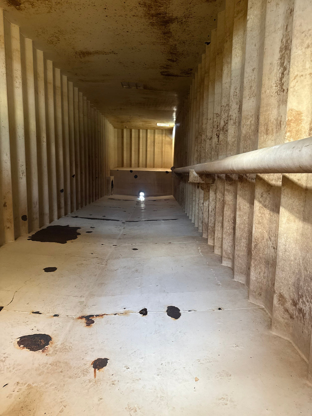 Cleaned interior of Wichita flat roof frac tank #711261
