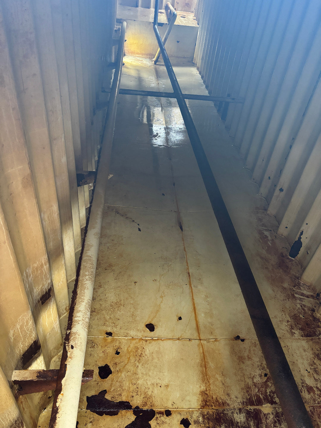 The interior of yellow Dragon 21,000 gallon frac tank #0760295