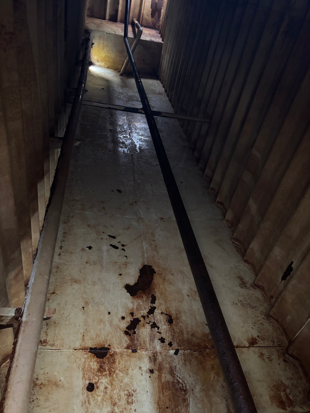 The interior of yellow Dragon 21,000 gallon frac tank #0760514
