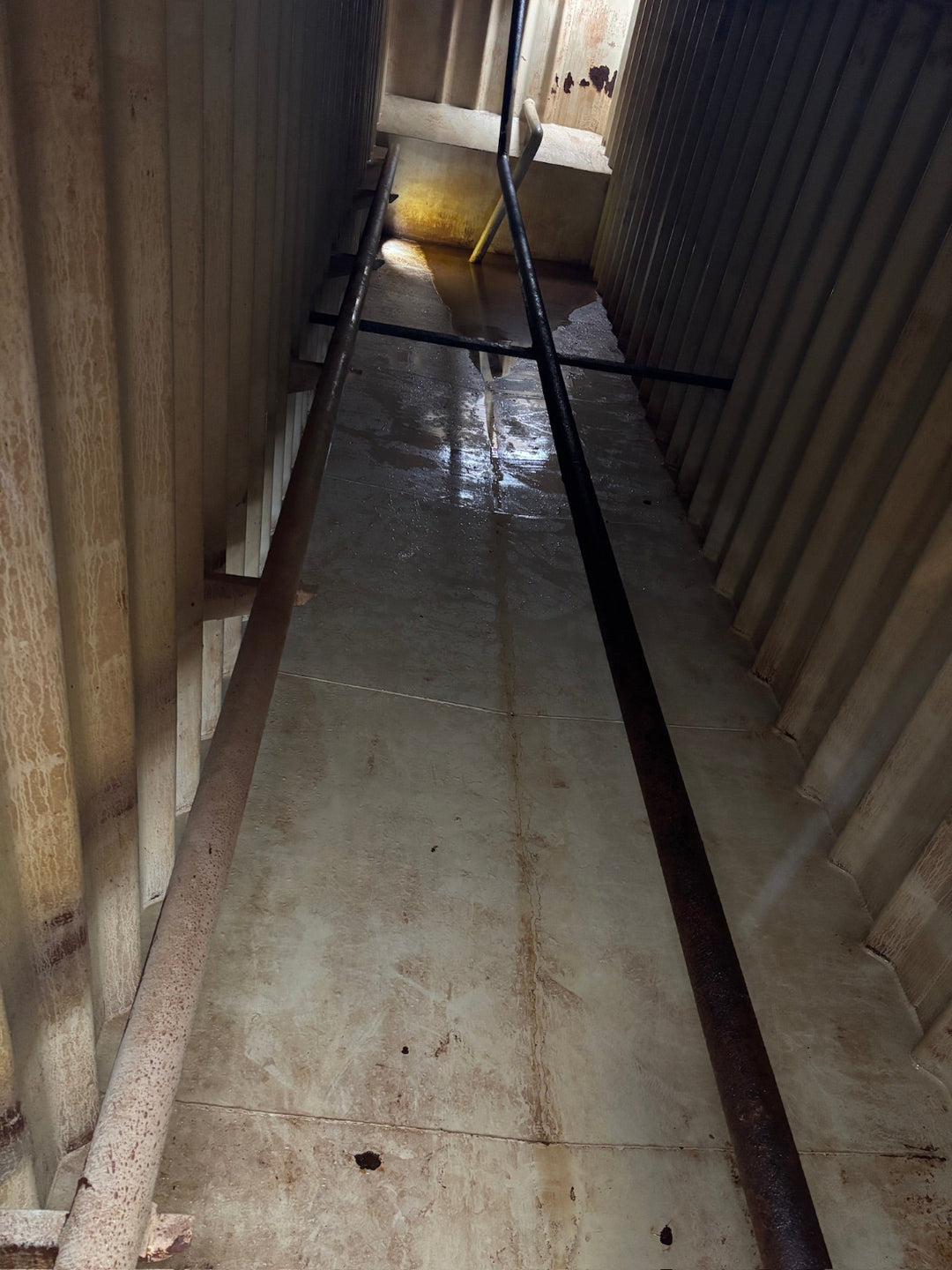 The interior of yellow Dragon 21,000 gallon frac tank #0760568