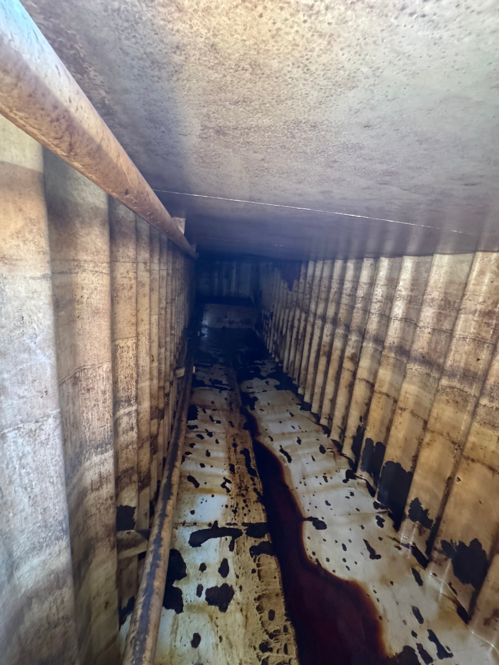Interior of red Dragon frac tank #FM909FB