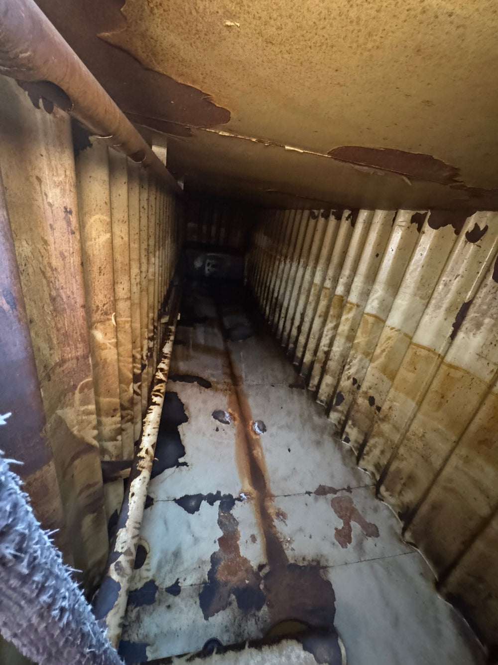 Interior of red Dragon frac tank #FM922FB