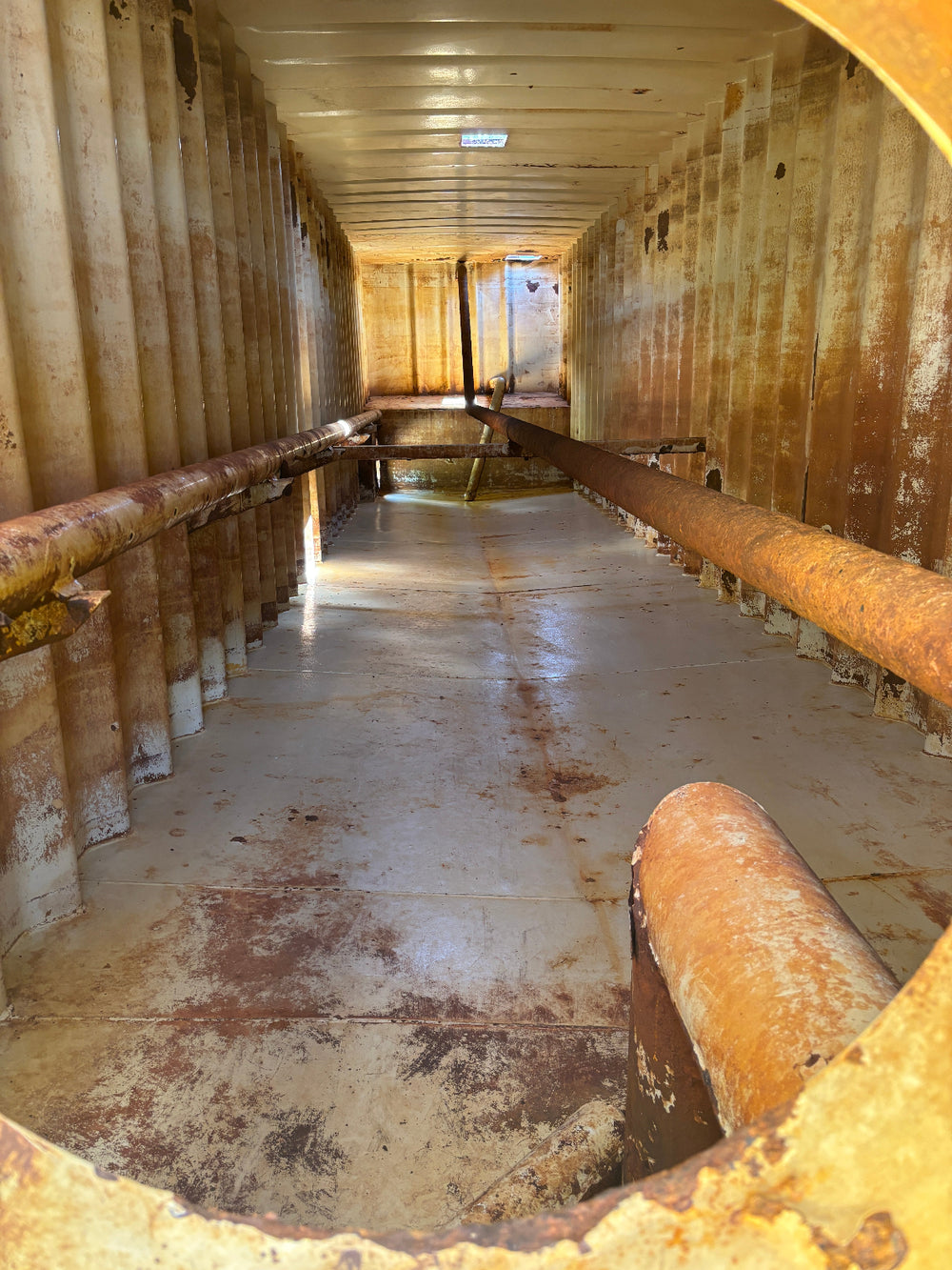 Interior yellow Dragon frac tank #0760066