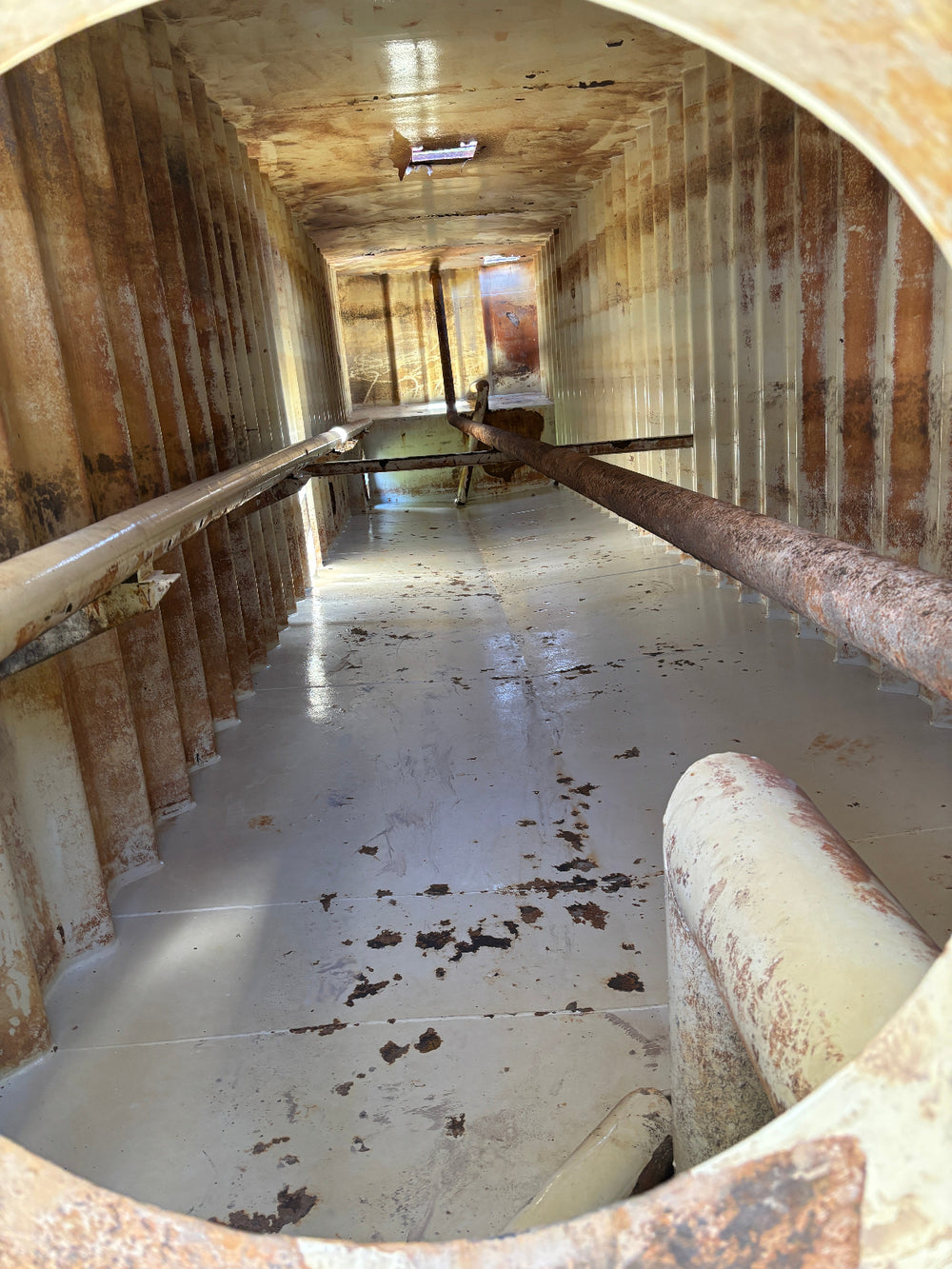 Interior of yellow Dragon frac tank #0760185