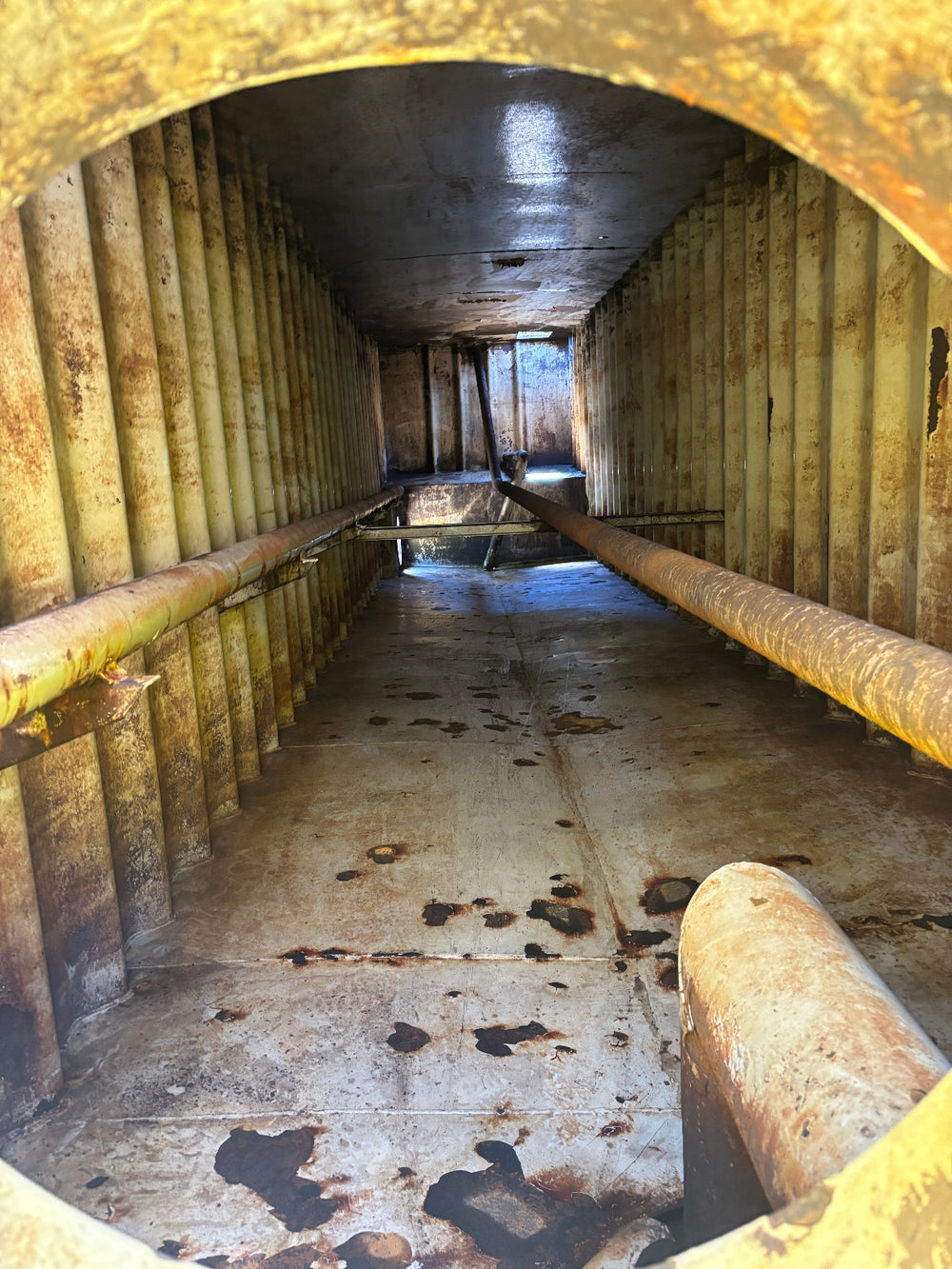 Interior of yellow Dragon frac tank #0760482