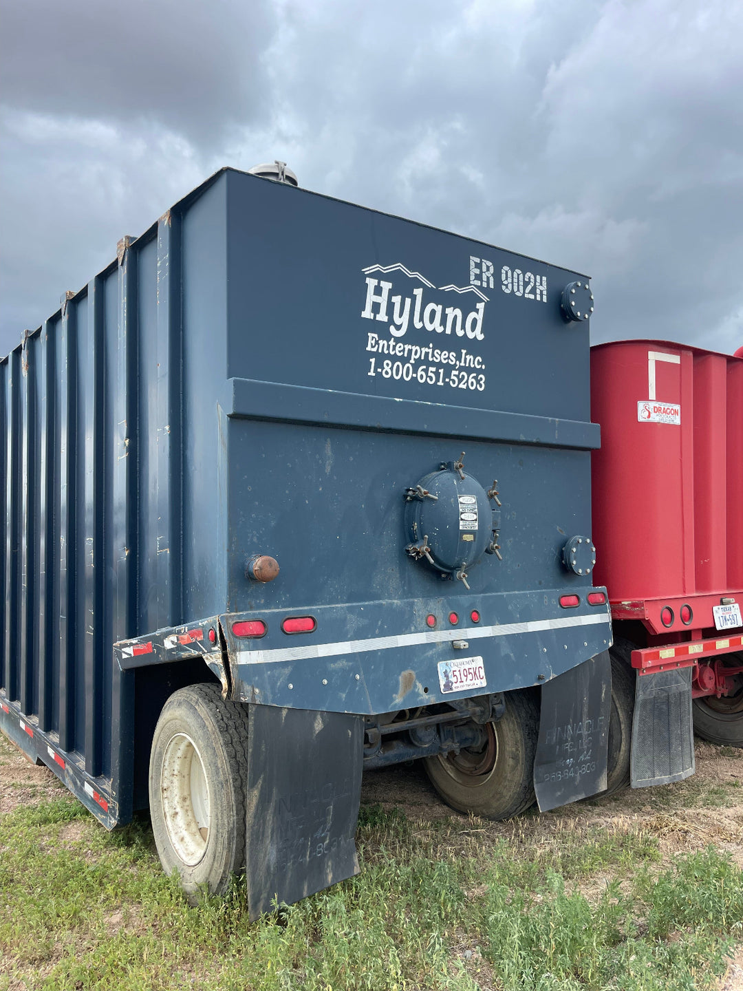 Rear of ER Manufacturing side stair frac tank #ER902H