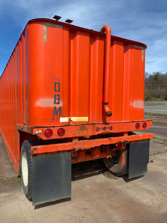 Rear view of the red Dragon 21,000 gallon frac tank #27562