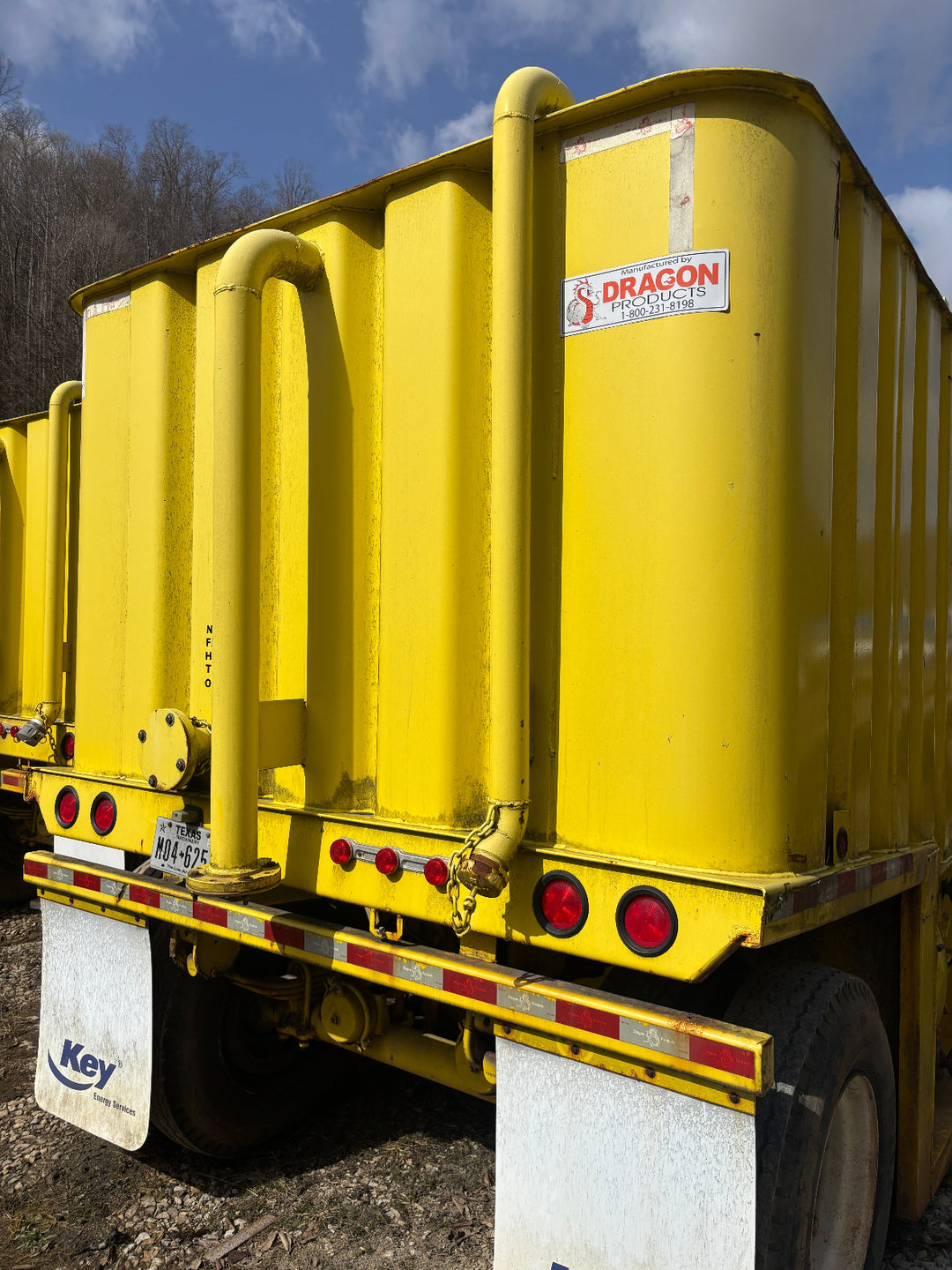 Rear view of the yellow Dragon 21,000 gallon frac tank #0760208