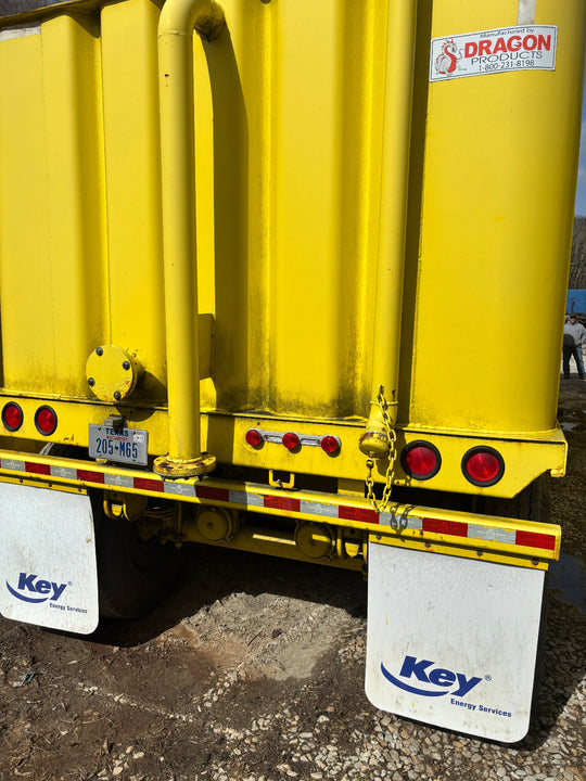 Rear view of the yellow Dragon 21,000 gallon frac tank #0760248