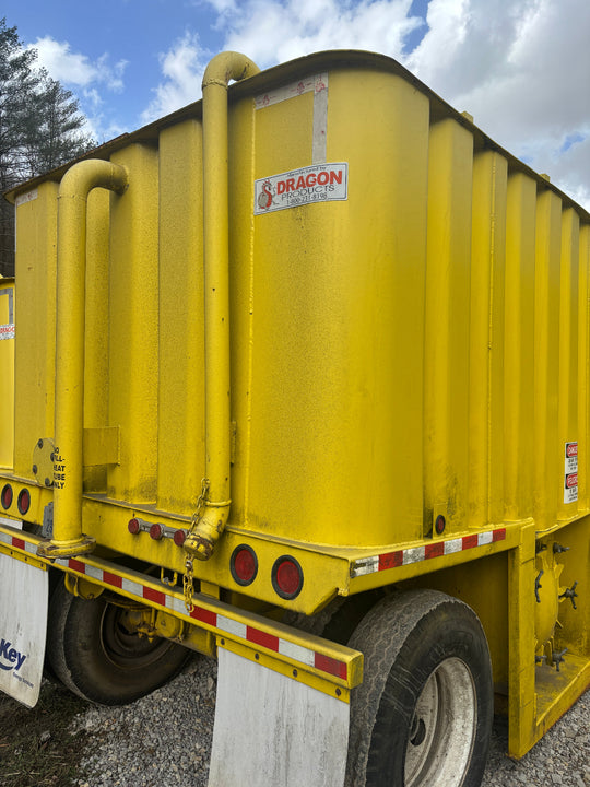 Rear view of the yellow Dragon 21,000 gallon frac tank #0760325