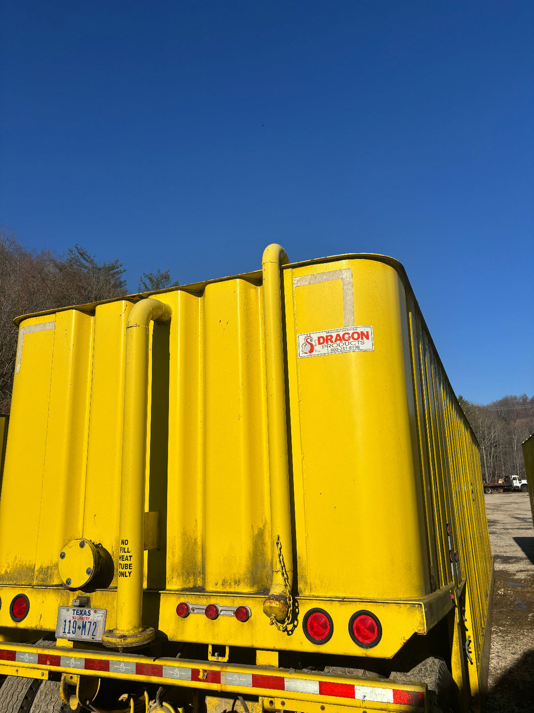 Rear view of the yellow Dragon 21,000 gallon frac tank #0760537