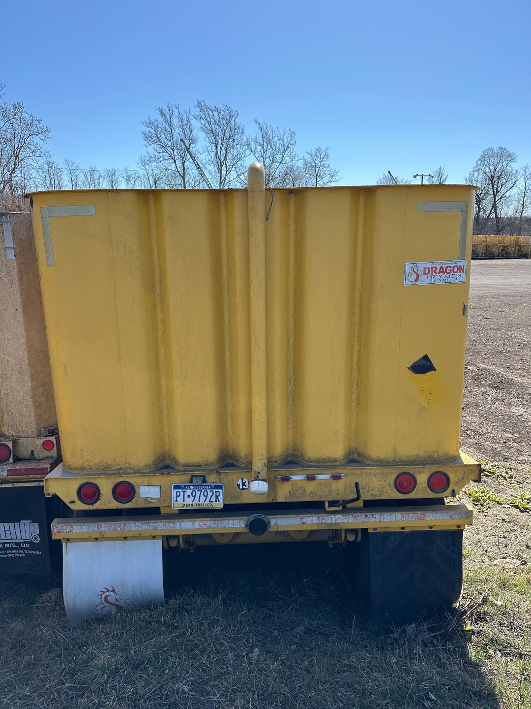 Rear view of the yellow Dragon 21,000 gallon frac tank #GP53171