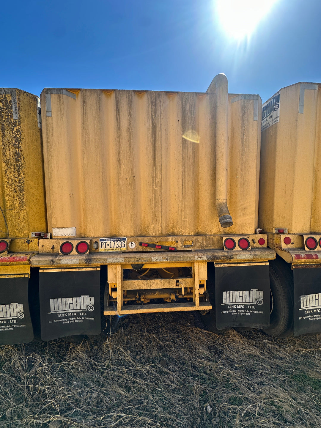 Rear view of the yellow Wichita 21,000 gallon frac tank #GP50001