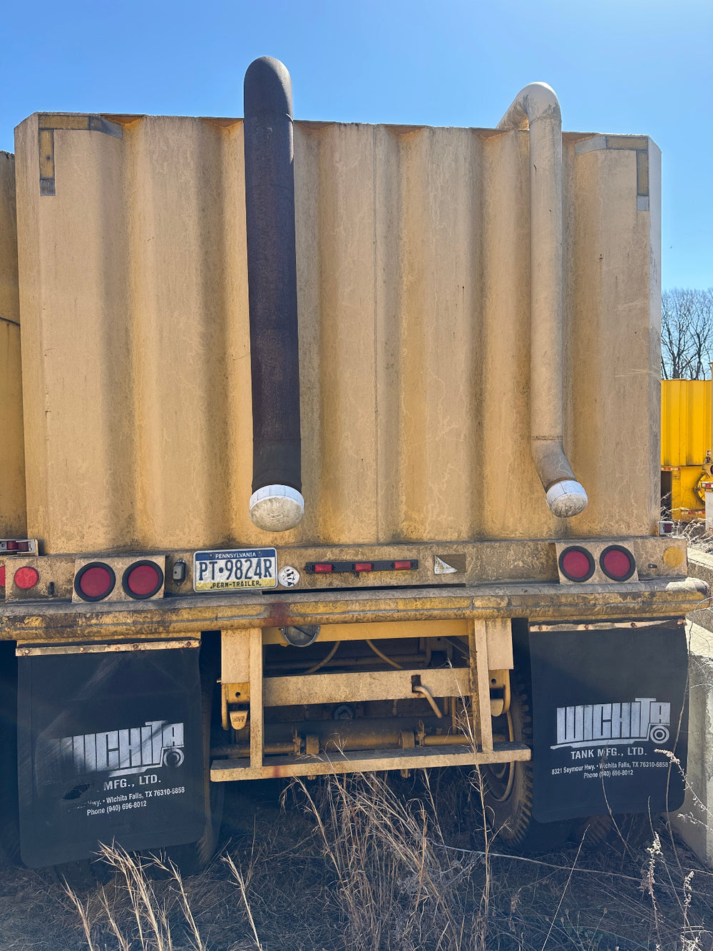 Rear view of the yellow Wichita 21,000 gallon frac tank #GP50034