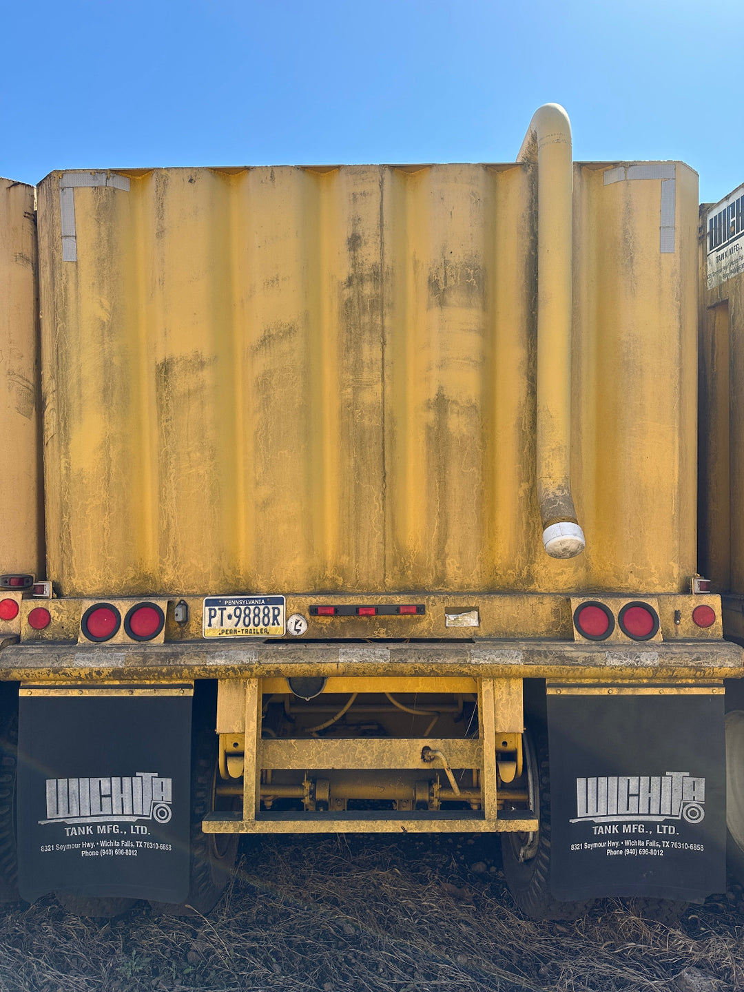 Rear view of the yellow Wichita 21,000 gallon frac tank #GP50057