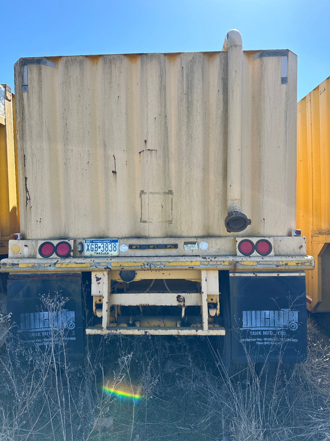 Rear view of the yellow Wichita 21,000 gallon frac tank #GP50065
