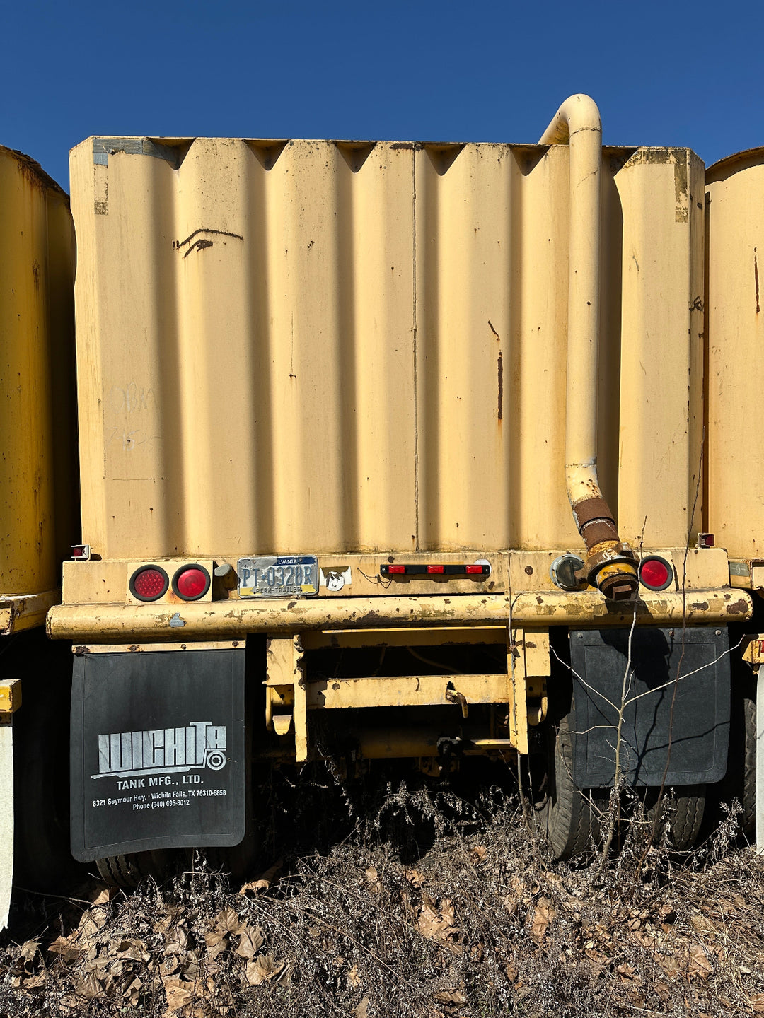 Rear view of the yellow Wichita 21,000 gallon frac tank #GP50076