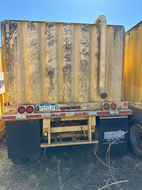 Rear view of the yellow Wichita 21,000 gallon frac tank #GP50124