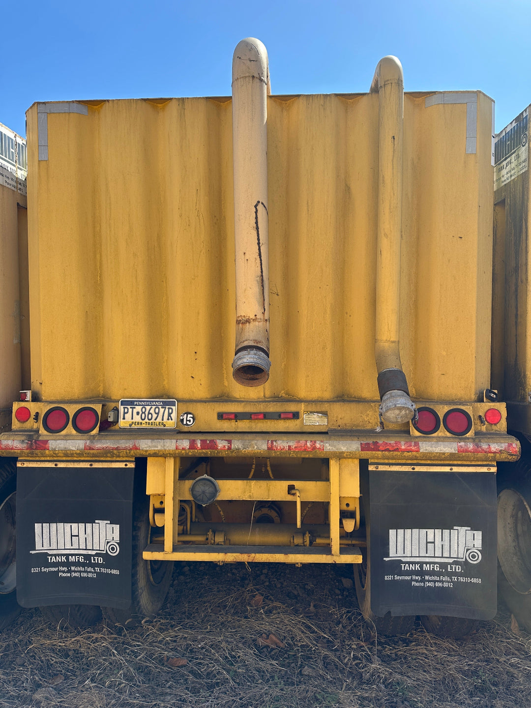 Alt: Rear view of the yellow Wichita 21,000 gallon frac tank #GP50162