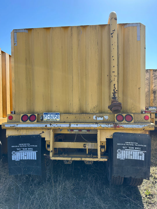 Rear view of the yellow Wichita 21,000 gallon frac tank #GP50168