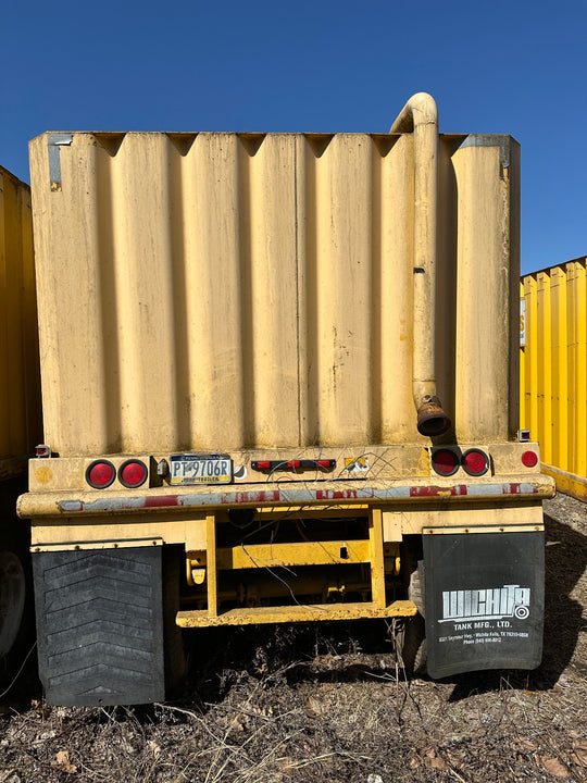 Rear view of the yellow Wichita 21,000 gallon frac tank #GP50172