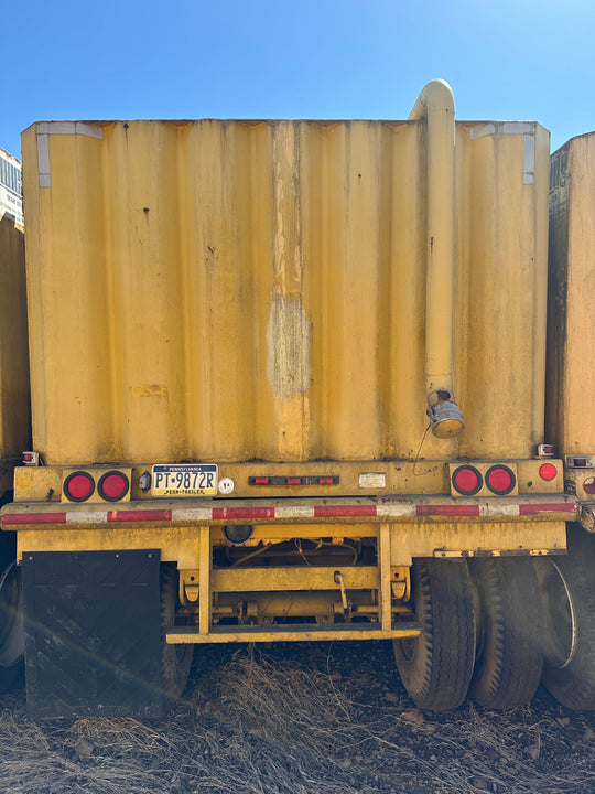 Rear view of the yellow Wichita 21,000 gallon frac tank #GP50194