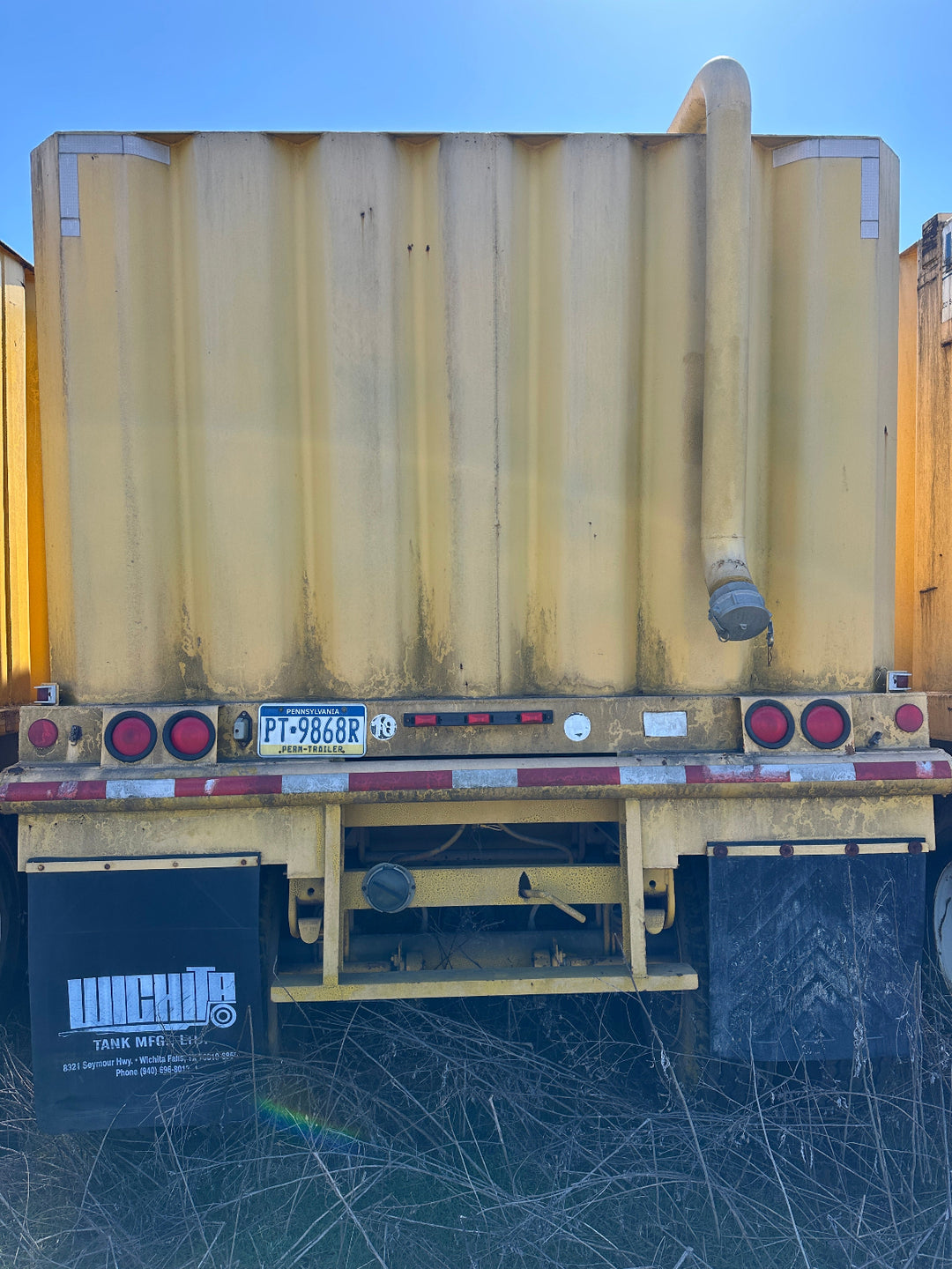 Rear view of the yellow Wichita 21,000 gallon frac tank #GP50249