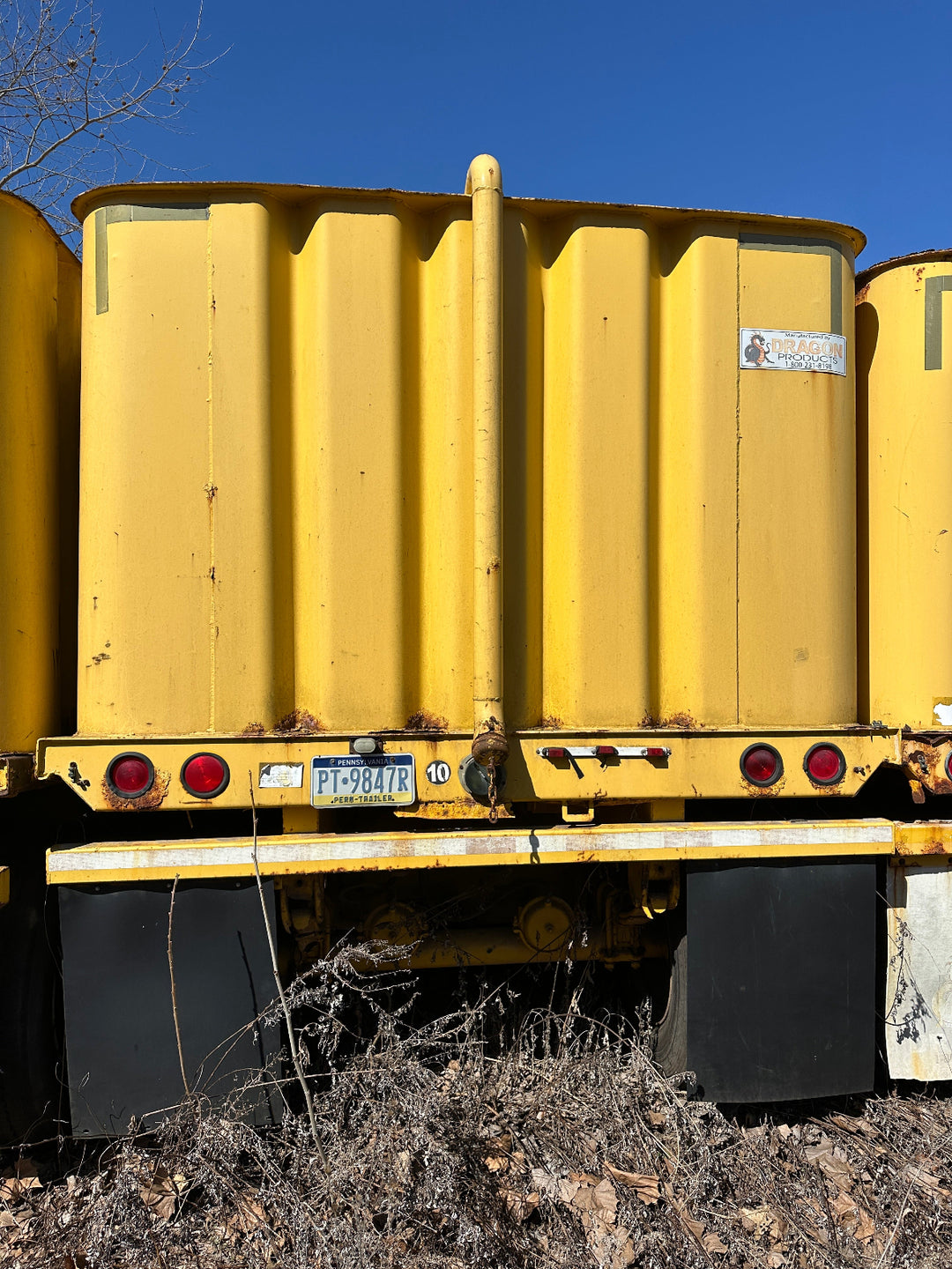 Rear view of the yellow Wichita 21,000 gallon frac tank #GP53048