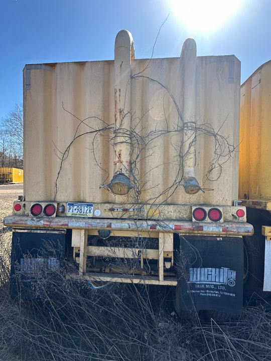 Rear view of the yellow Wichita 21,000 gallon frac tank #WTM071699