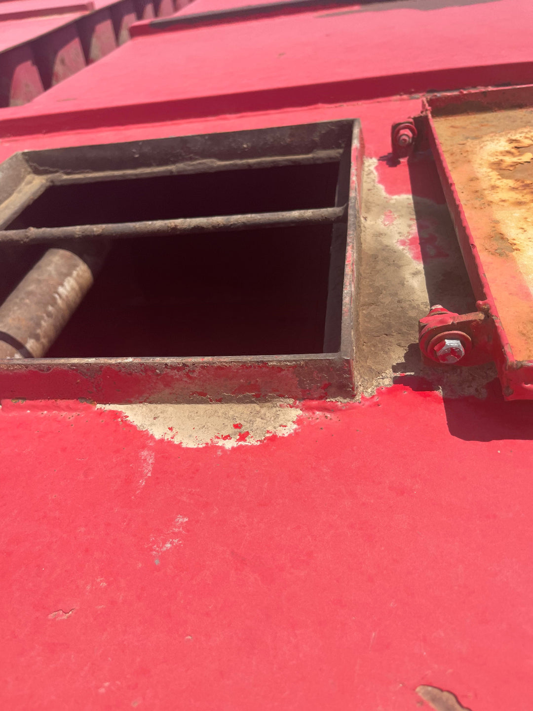 Roof of Dragon flat top frac tank #FM912FB