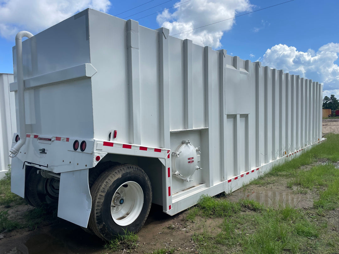 Side/Rear view of Pinnacle smooth wall flat top frac tank #127