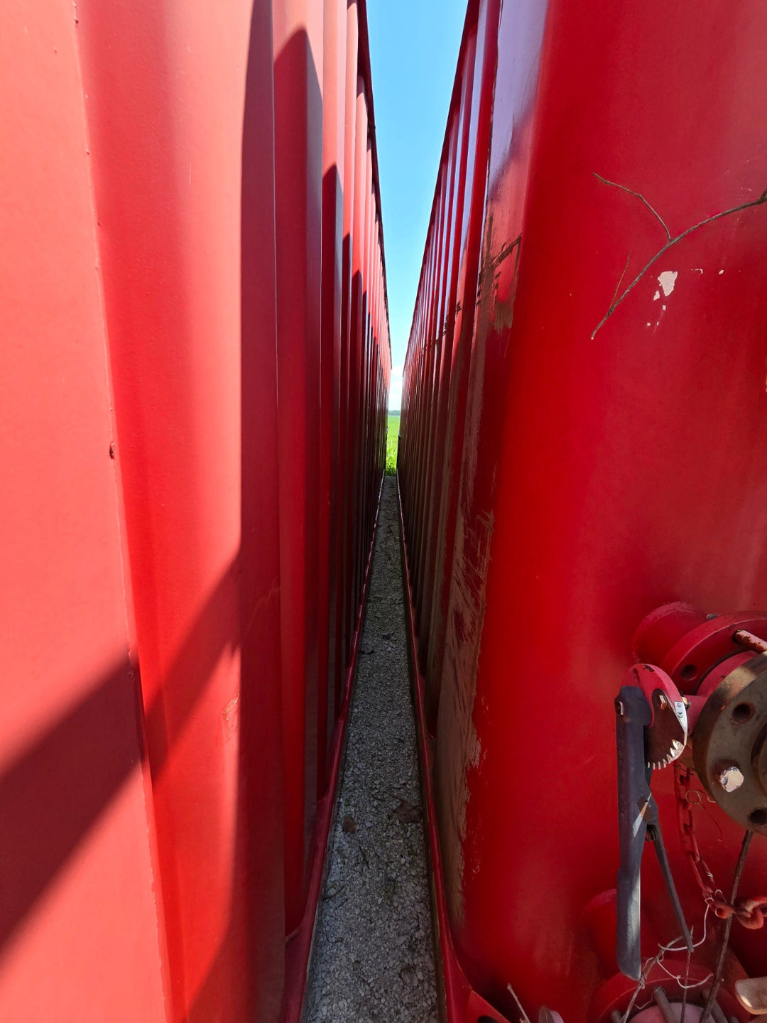 Side of Dragon flat top frac tank #FM1136