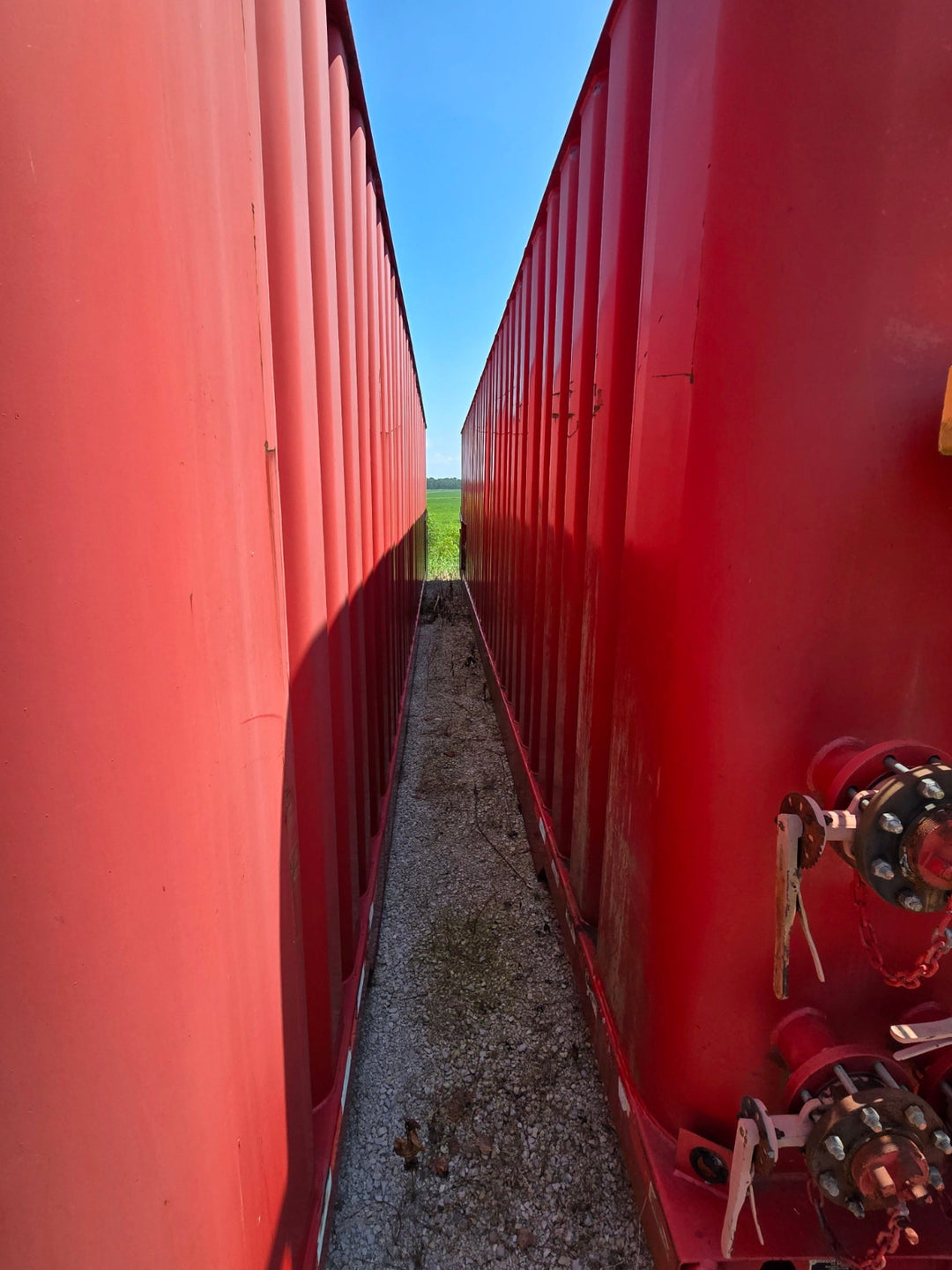 Side of Dragon flat top frac tank #FM1285