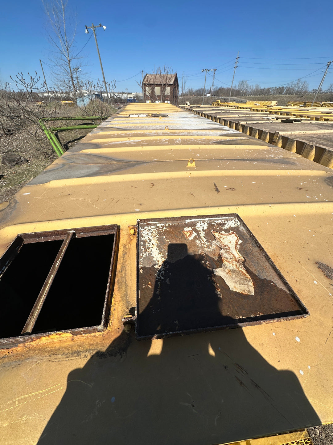 Top view of yellow Dragon 21,000 gallon frac tank #GP53171