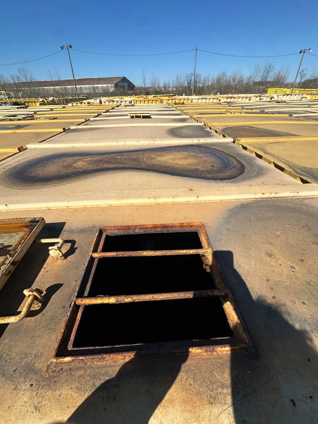 Top view of yellow Wichita 21,000 gallon frac tank #GP50044