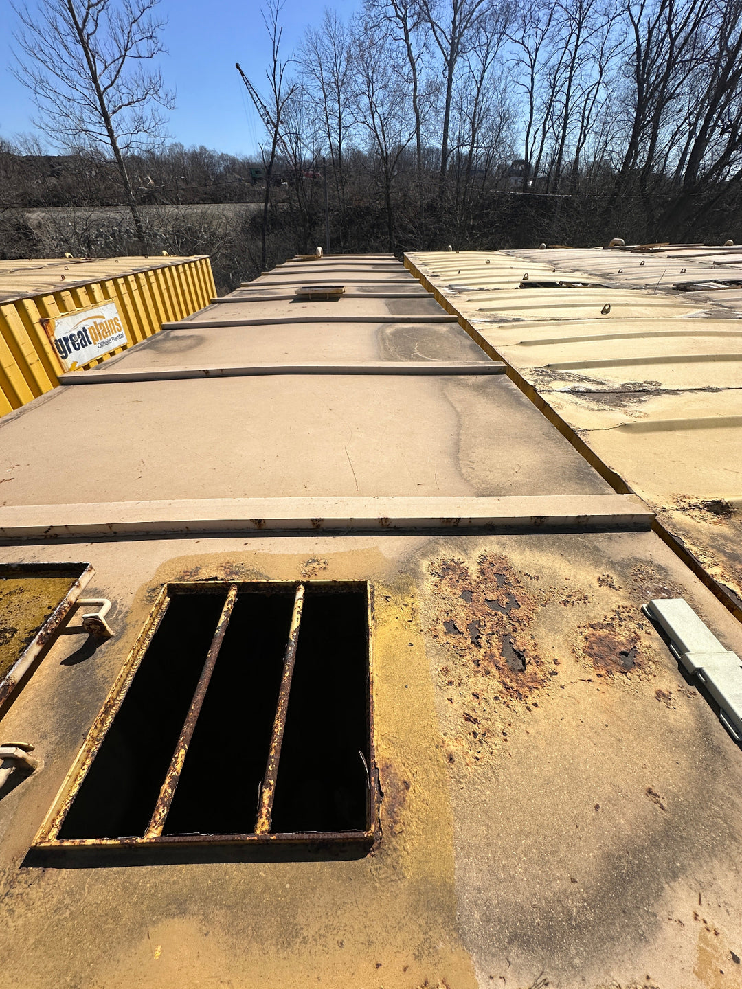 Top view of yellow Wichita 21,000 gallon frac tank #GP50172