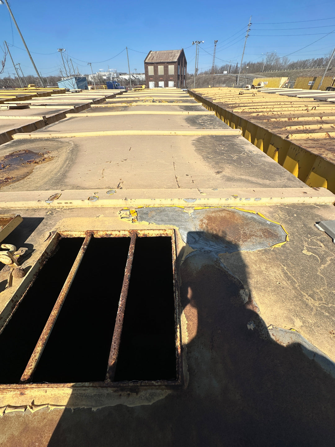 Top view of yellow Wichita 21,000 gallon frac tank #GP50249