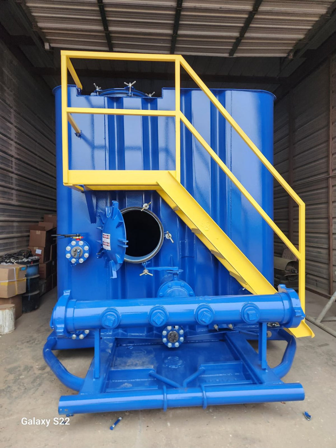 *BLUE* REFURBISHED 21,000 Gallon Dragon Flat Roof Frac Tank with External Manifold